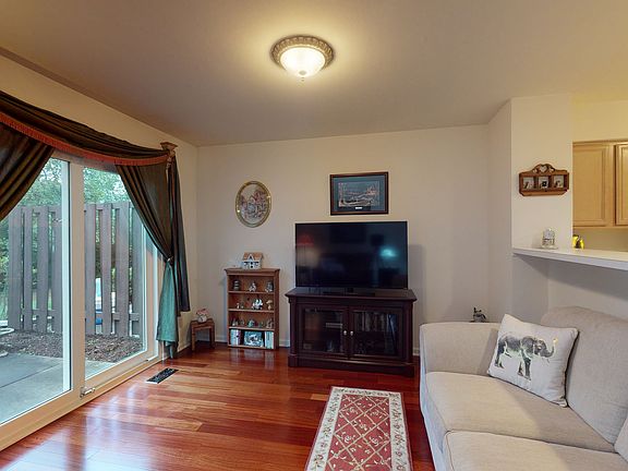 5th image of 863 Pembrook Ct #863