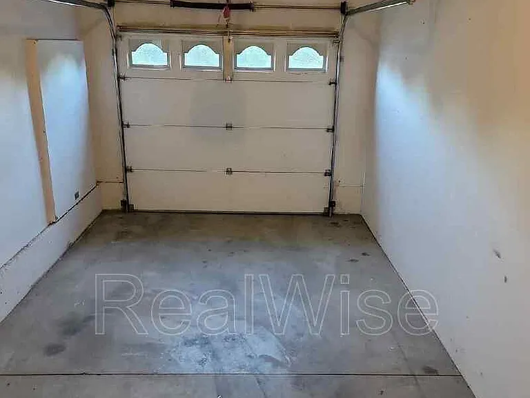 1952 NE Zachary Ct #4 — Photo 14