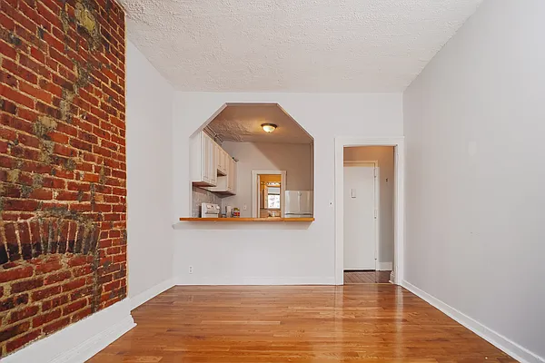 Rented by Dom & E Property Management | media 11