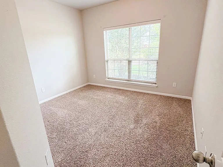 7507 Park Mdw — Photo 5