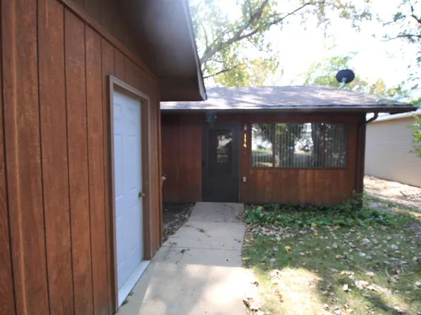 114 36th Ave SE, Minot, ND 58701