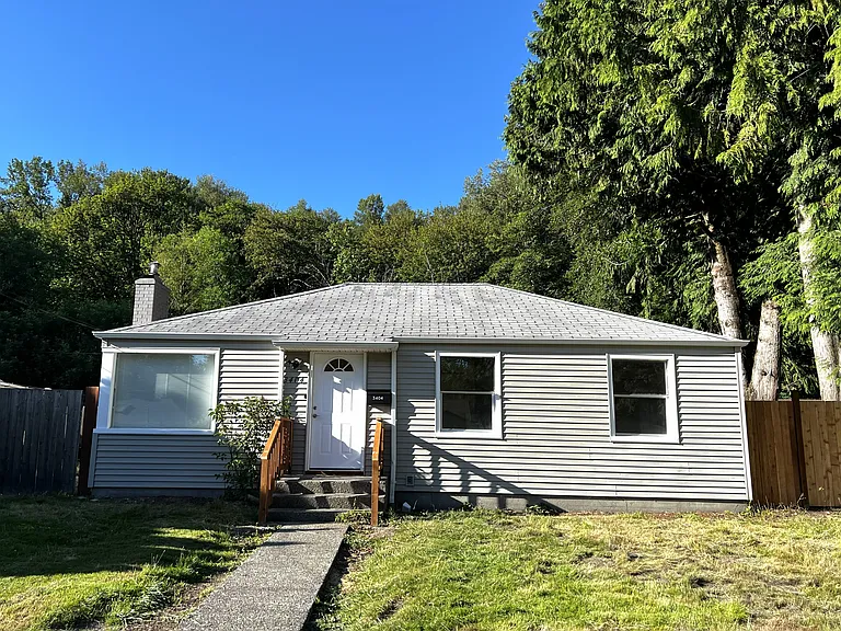 3404 SE 5th St — Photo 1