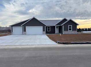 N1952 Morning Glory Ln, Greenville, WI 54942