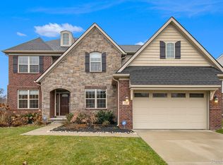 150 Singh Blvd, South Lyon, MI