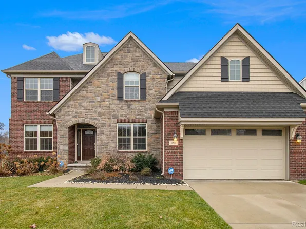 150 Singh Blvd, South Lyon, MI 48178