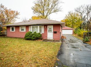 14 Golfview Ln, Carpentersville, IL 60110