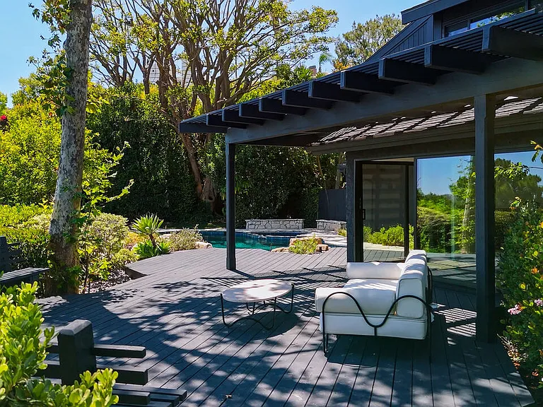 13302 Mulholland Dr — Photo 31