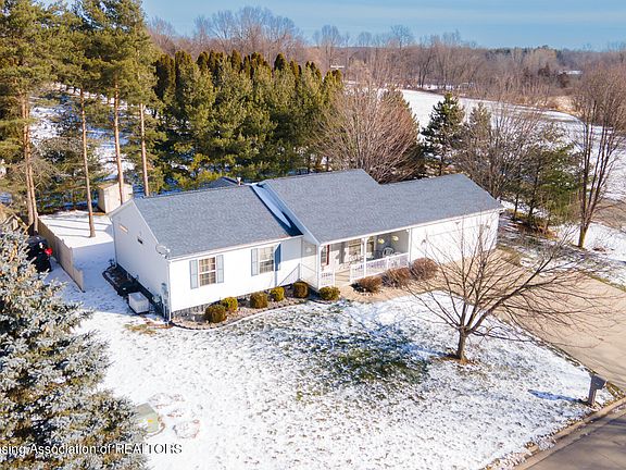 4th image of 951 Deerwood Ln