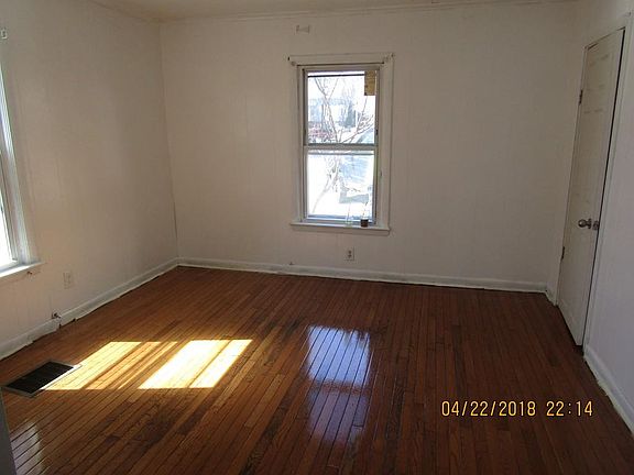 3rd image of 27 Essex Ct