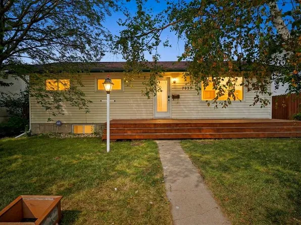7935 E Huntwick Hl NE, Calgary, AB T2K 4G9