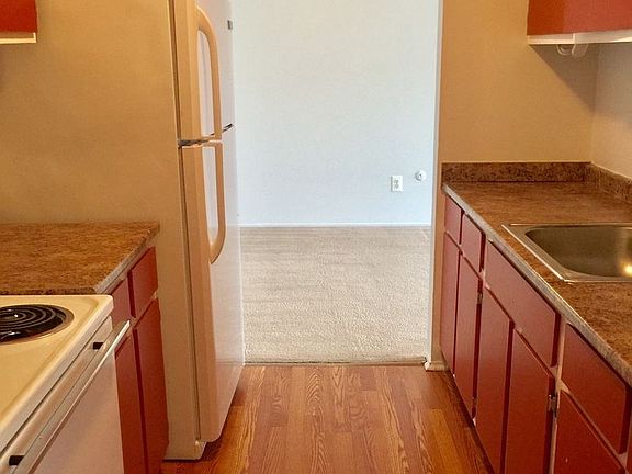 4th image of 326 Jarvis St APT 300