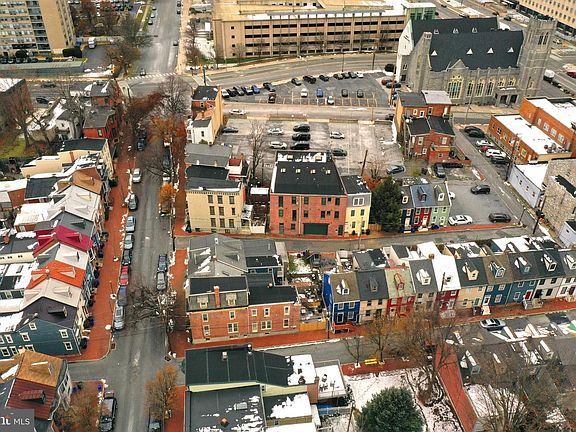 3rd image of 933 Rose St