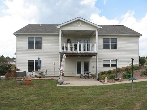 3rd image of 3 Dogwood Ct