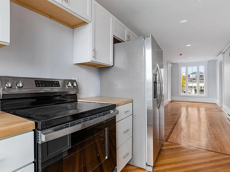 109 Pleasant St #203 — Photo 5