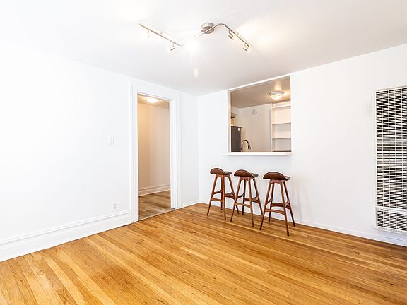 2nd image of 2082 Bush St