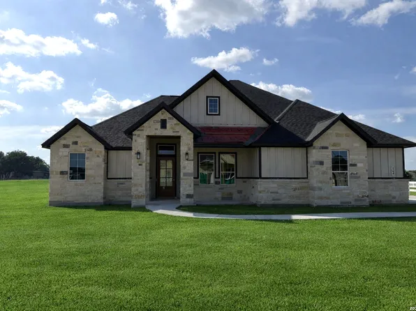 164 Pradera Ridge Drive, Floresville, TX 78114