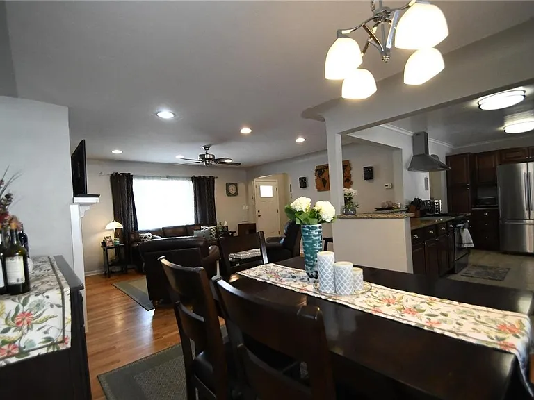1070 Lansing St — Photo 7