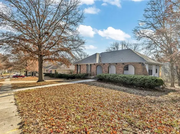 1007 Wyckwood Dr, Liberty, MO 64068