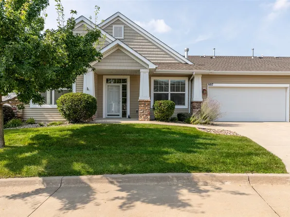 607 Sienna Ridge Dr, West Des Moines, IA 50266
