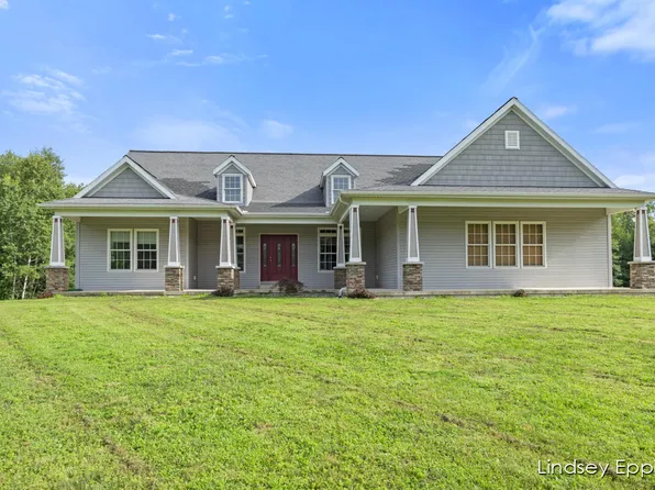 11699 Fillmore St, West Olive, MI 49460