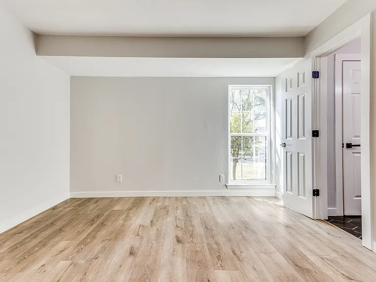 1821 Travis St — Photo 15