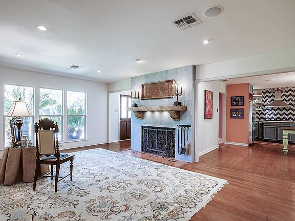 4th image of 131 Knibbe Ave