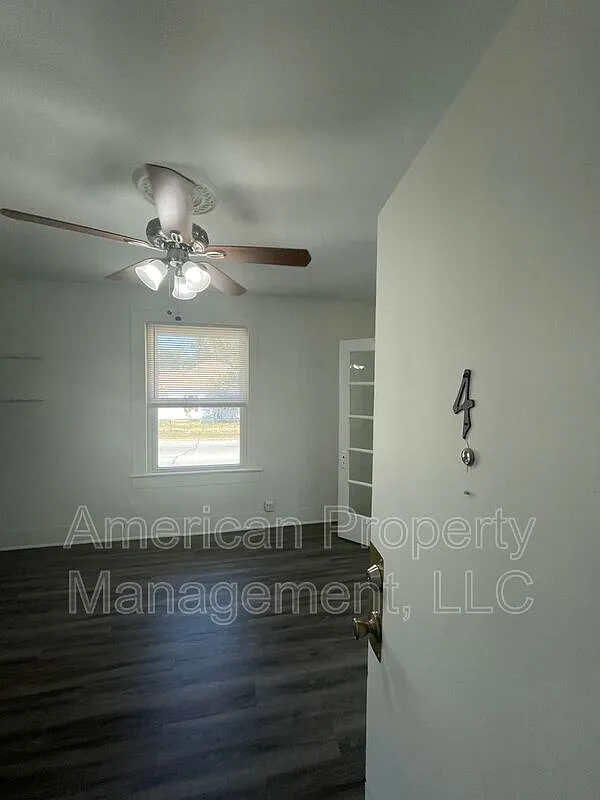 1 bed, 1.0 bath, 807 sqft, $825 — Photo 2