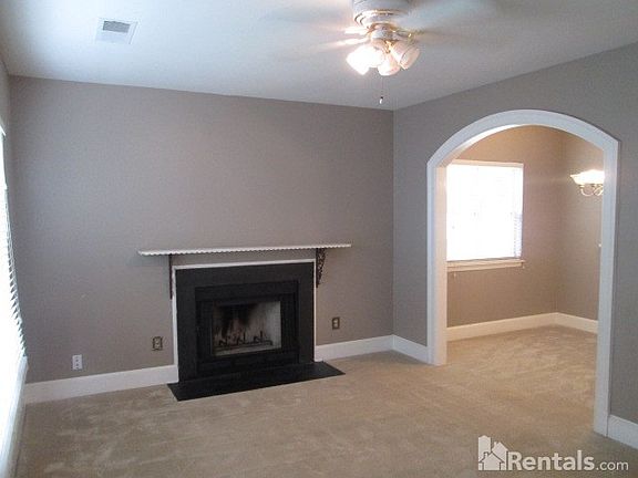 3rd image of 7318 Meadow Glen Dr