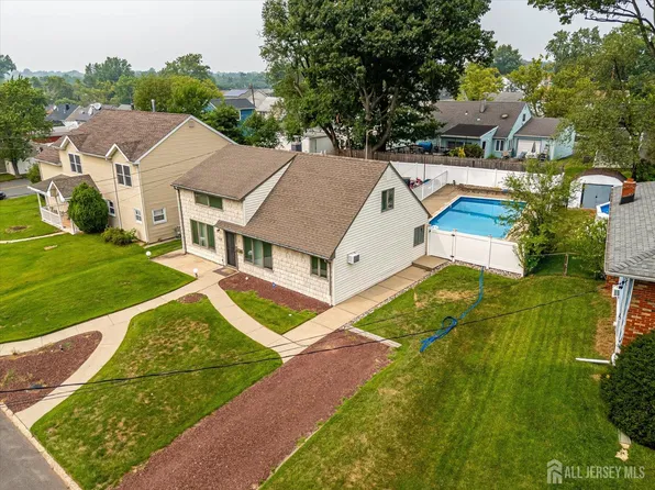 106 Washington Ave, Iselin, NJ 08830