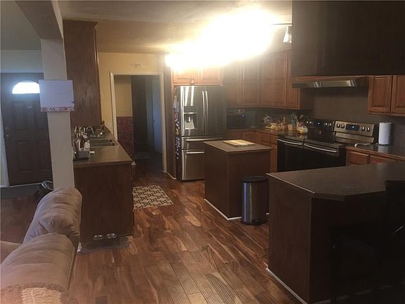4th image of 702 Taft St