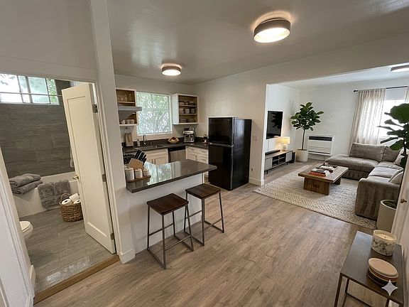 2nd image of 959 3/4 N Vendome St #959-F