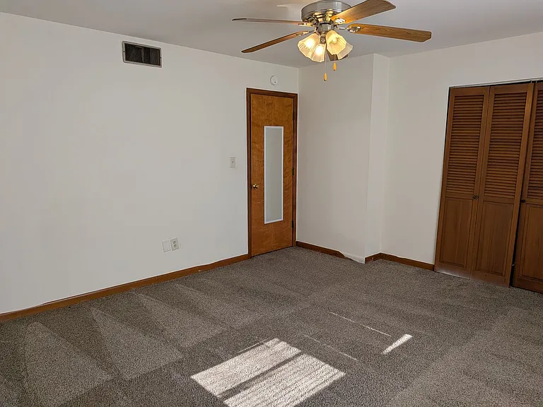 805 S Fairview Rd — Photo 24