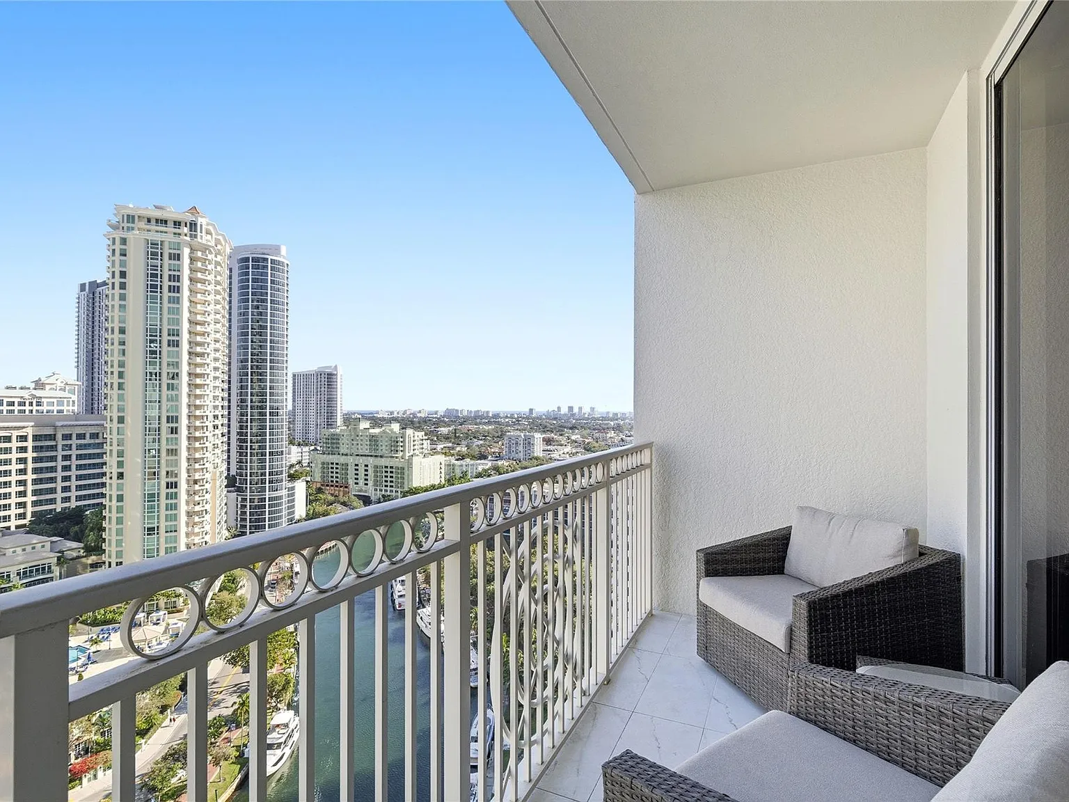 2 bed, 2.0 bath, 1246 sqft, $3,600 — Photo 3