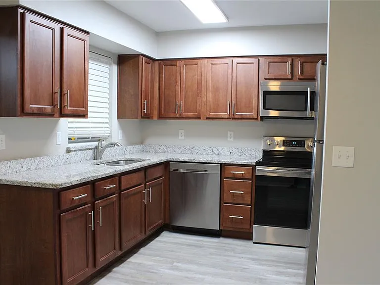 1920 E Edgewood Dr #D9 — Photo 6