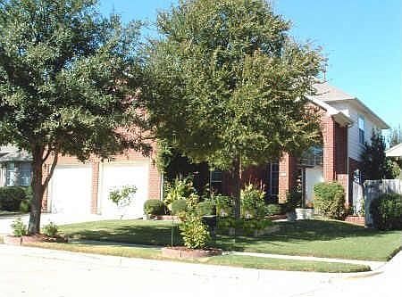 Lushly landscaped 4 bedroom home 