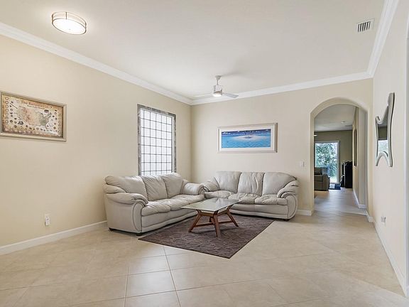 5th image of 4789 Capital Dr