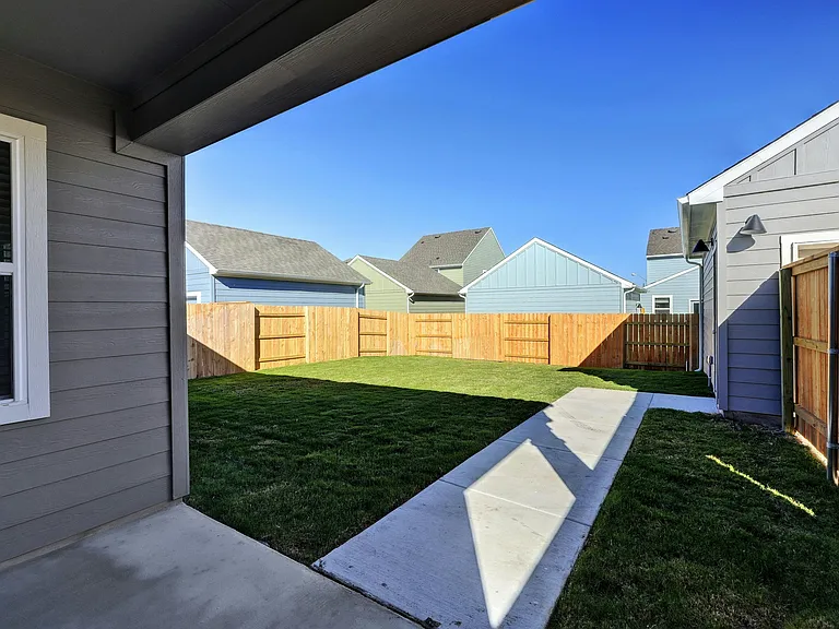 209 Cherry Blossom Ln — Photo 31