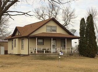 829 Ewart Rd, Montezuma, IA 50171