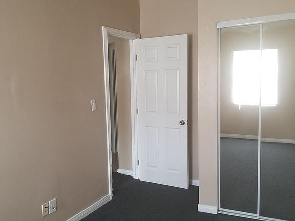 3rd image of 220 Columbia Pl