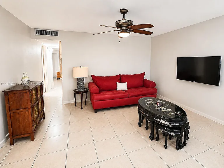 116 Tuscany Ln #116-B — Photo 2