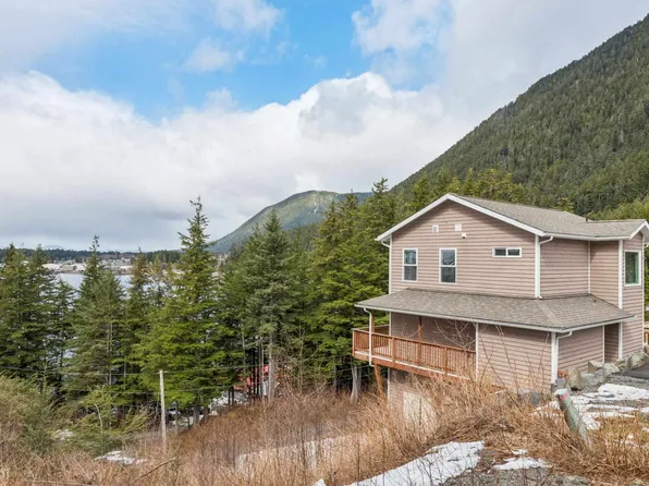 135 Knutson Dr, Sitka, AK 99835