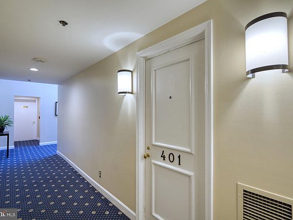 5th image of 125 N Lee St #401