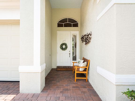 5th image of 910 SW Palm Cove Drive