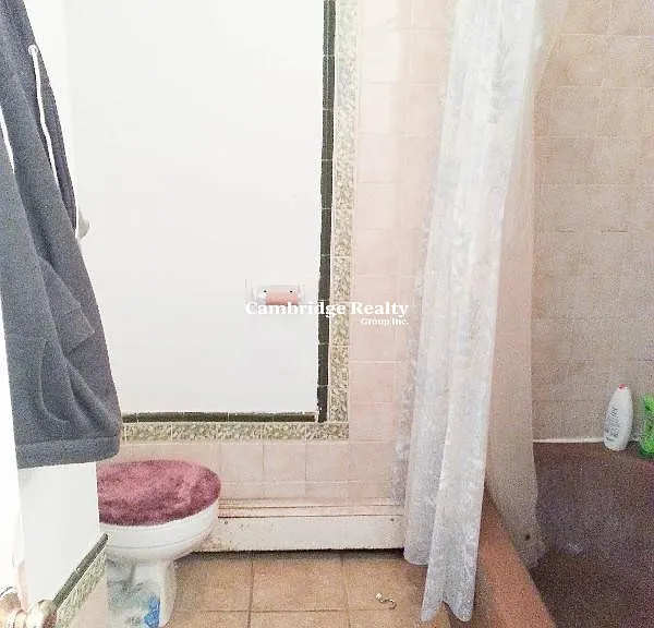 526 Harvard St #3T — Photo 4