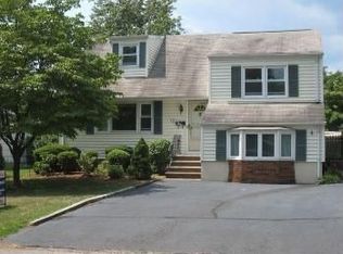 17 Gold St, Green Brook, NJ 08812