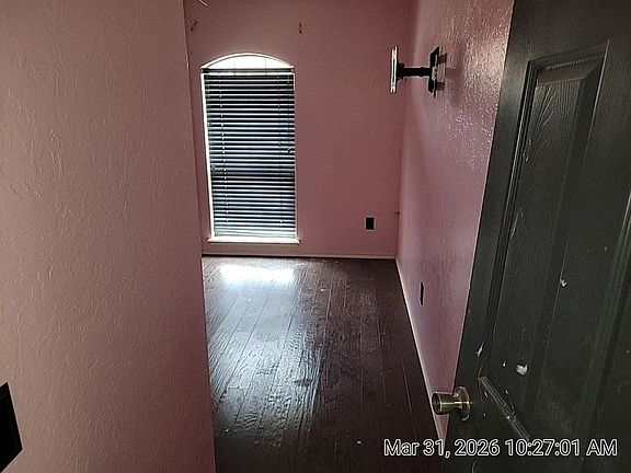 4th image of 7614 NW Castlerock Pl