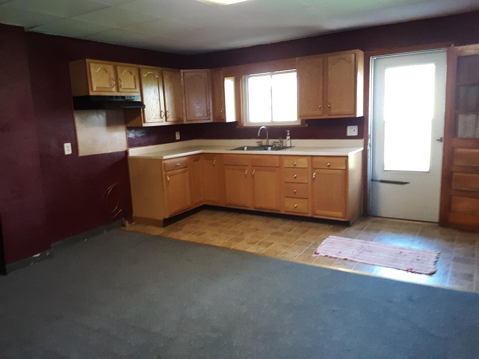 2nd image of 216 4th St #216