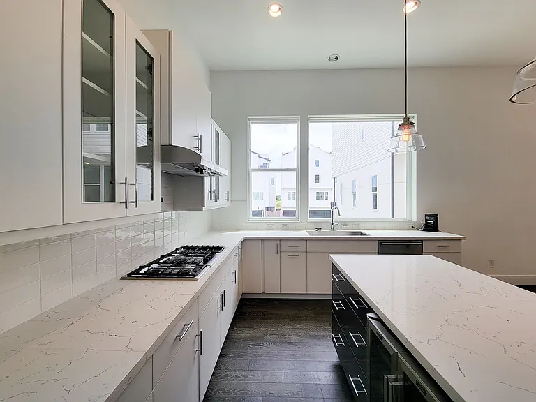 9 N Saint Charles St #B — Photo 16