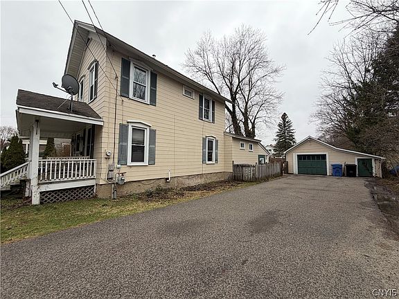 2nd image of 30 Squires St