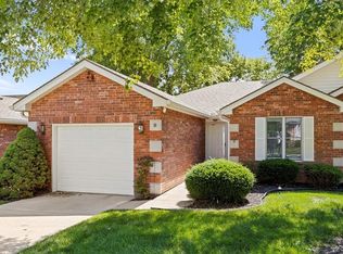 8 College Pl W, Liberty, MO 64068